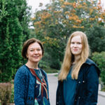 Kansalaisareena ry:n toiminnanjohtaja Elina Varjonen ja Vapaaehtoistyö.fi -hankkeen projektipäällikkö Anna Kähkönen Kirkkopalvelut ry:stä Kuva: Erika Lind / Studio Metsä
