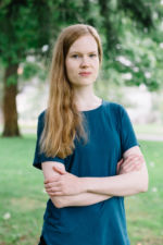 Vapaaehtoistyö.fi -hankkeen projektipäällikkö Anna Kähkönen Kirkkopalvelut ry:stä Kuva: Erika Lind / Studio Metsä