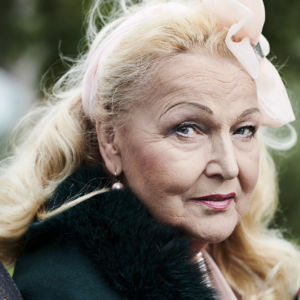 Virpi Miettinen, 74, kertoo ikäihmisen elämästään Yhteisvastuu-dokumentissa ja -lehdessä. Kuva: Amanda Aho.